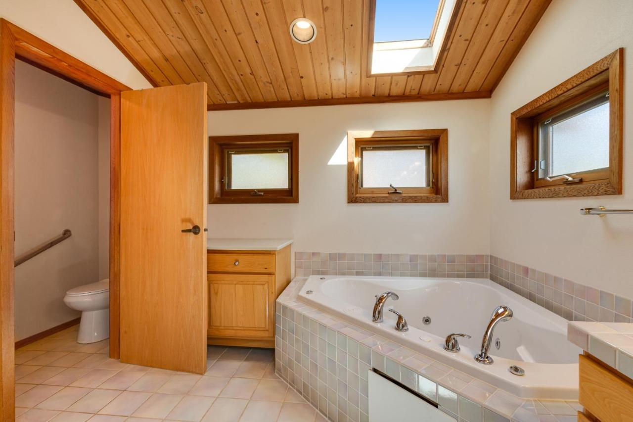 Whidbey Cedar Sunsets Villa Freeland Exterior photo